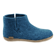 Boot Petrol wool boot with a leather sole.
