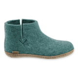 North sea boot with a leather sole.