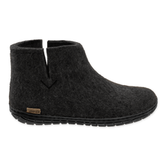 Boot Black wool boot with a black rubber sole.